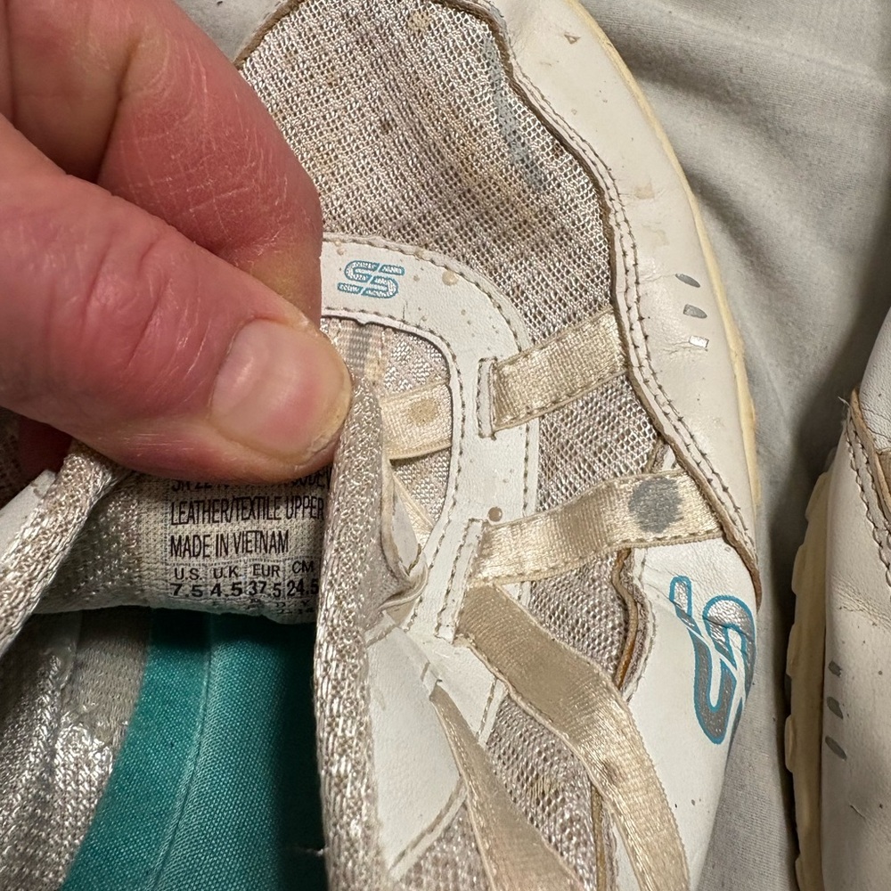 Skechers Women's White and Cream Casual Shoes - Picture 6 of 6